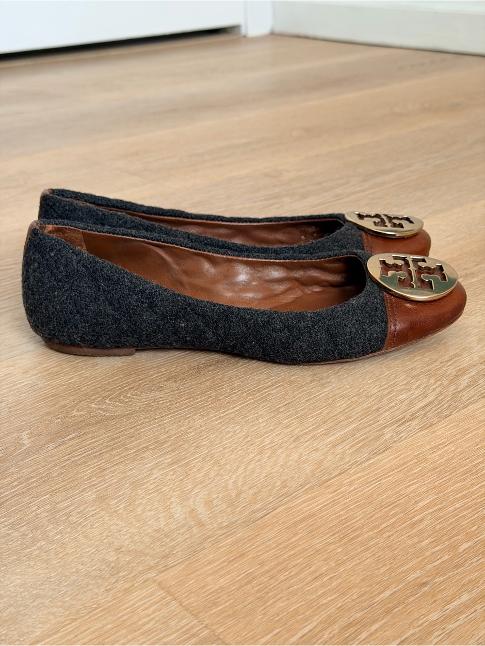 Tory Burch Kaitlin Quilted Wool Ballet Flats Brown Cap Toe Gold Logo 8.5
